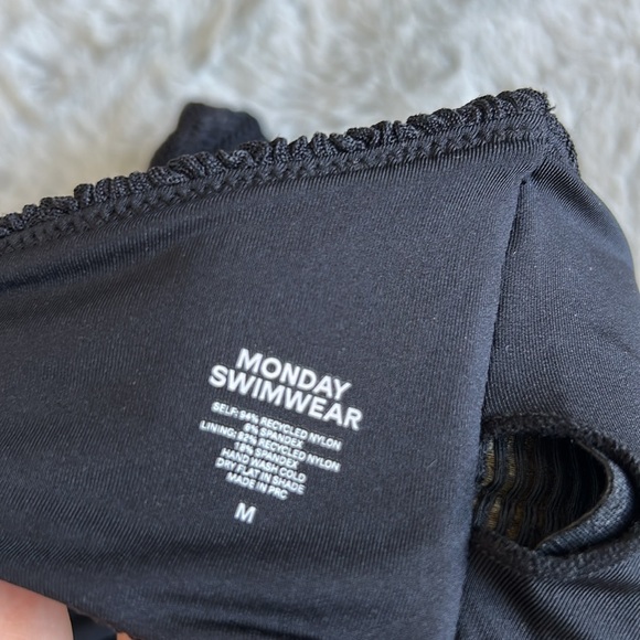 Monday Swimwear Costa Rica Bandeau Crinkle Bikini Top M - Picture 7 of 7